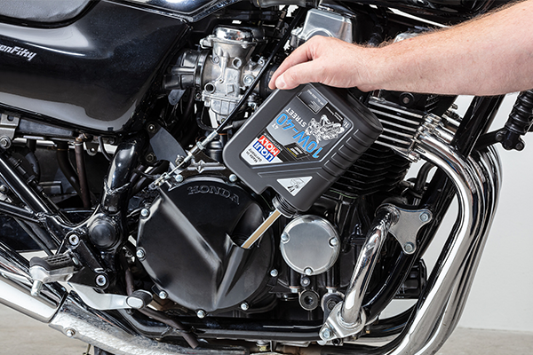 Mito o verdad: ¿afecta el calor al aceite de tu moto?